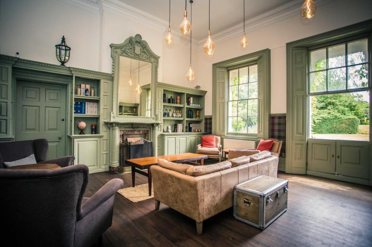 Caistor Hall Arminghall Buitenkant foto