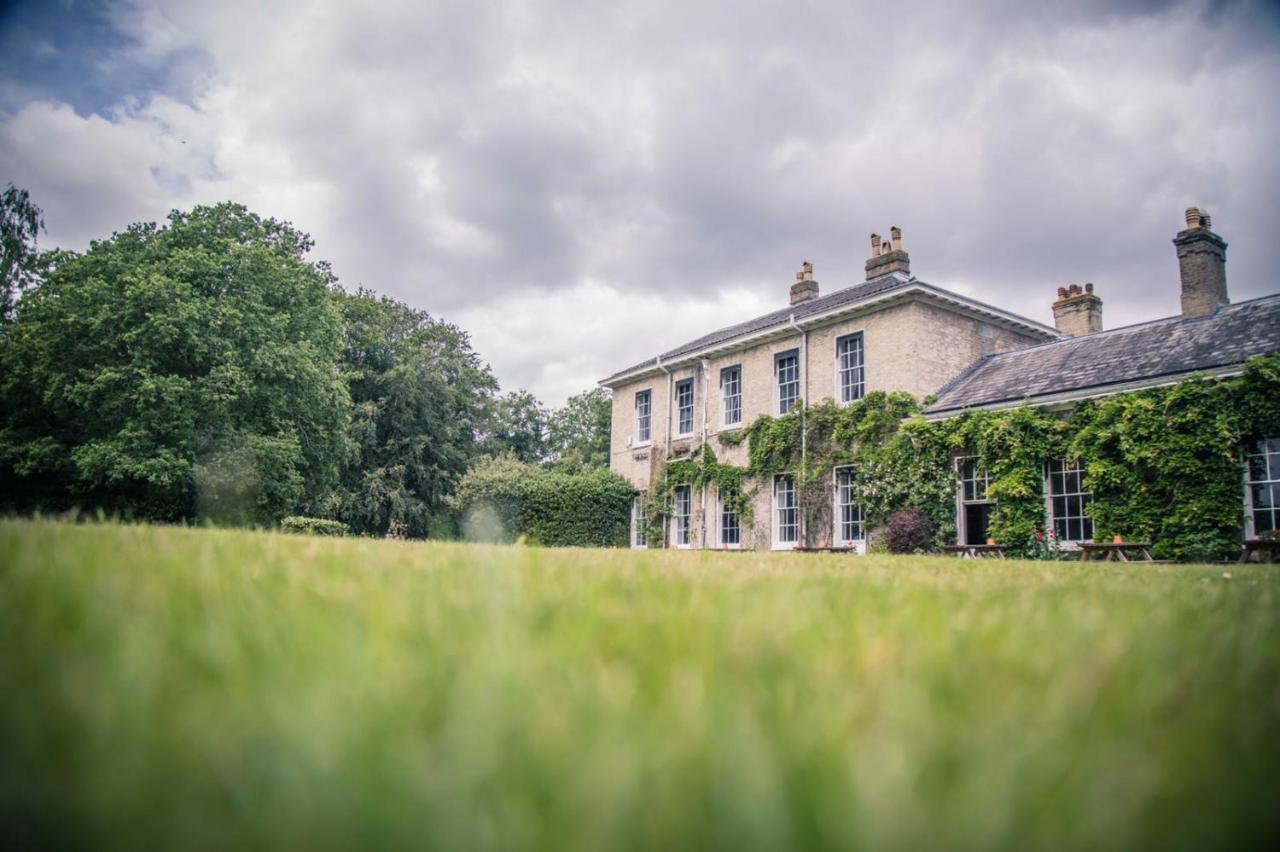 Caistor Hall Arminghall Buitenkant foto