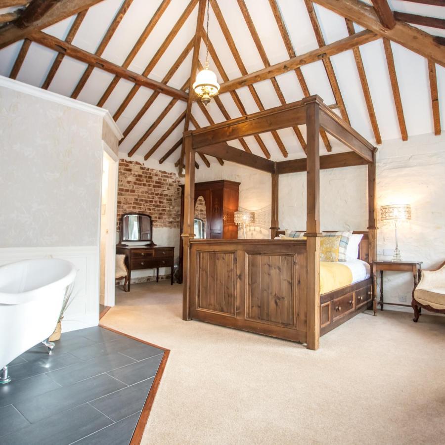 Caistor Hall Arminghall Buitenkant foto